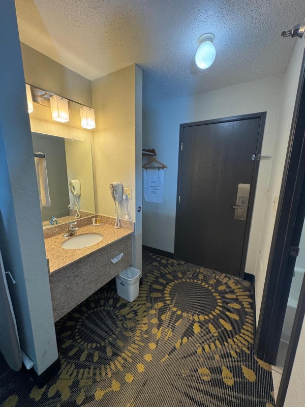 Days Inn by Wyndham Salina I-70 image 3