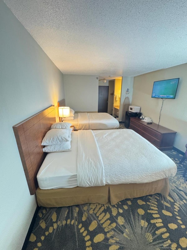 Days Inn by Wyndham Salina I-70 image 5